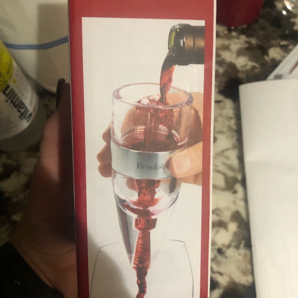 NWT brooks tone wine aerator